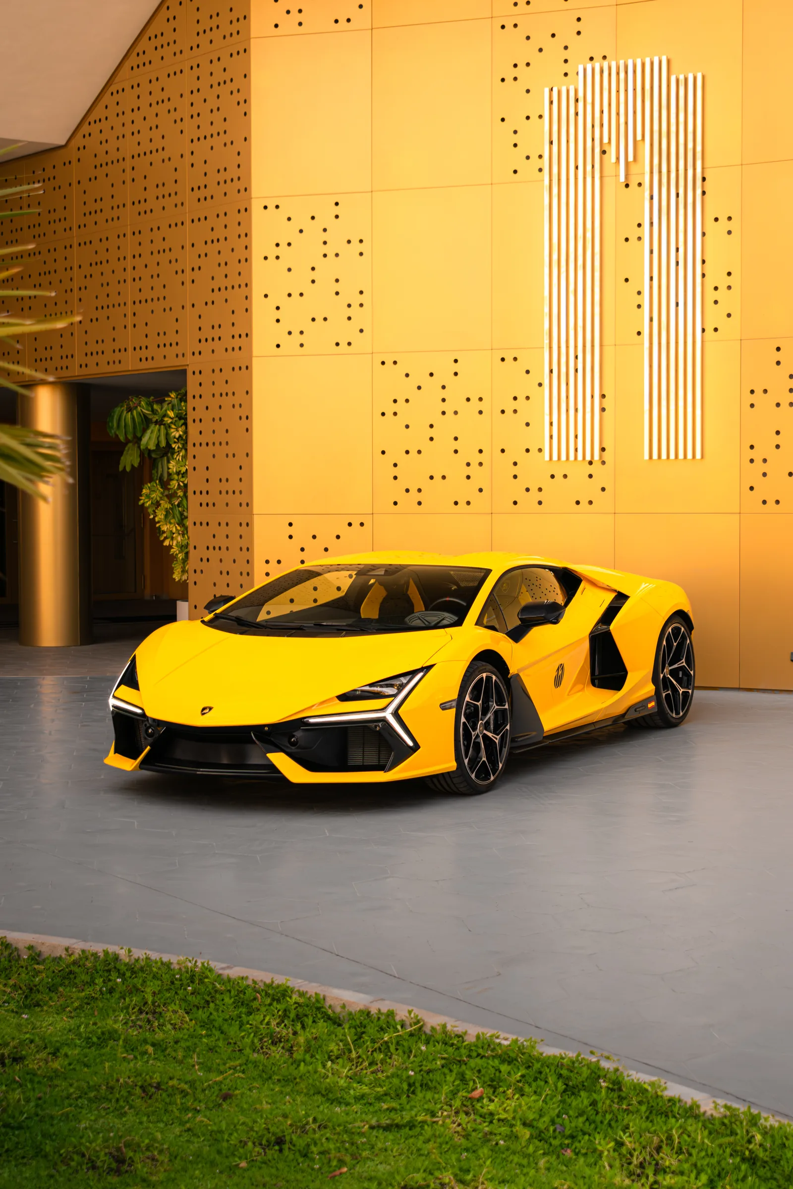 Lamborghini Revuelto — 02