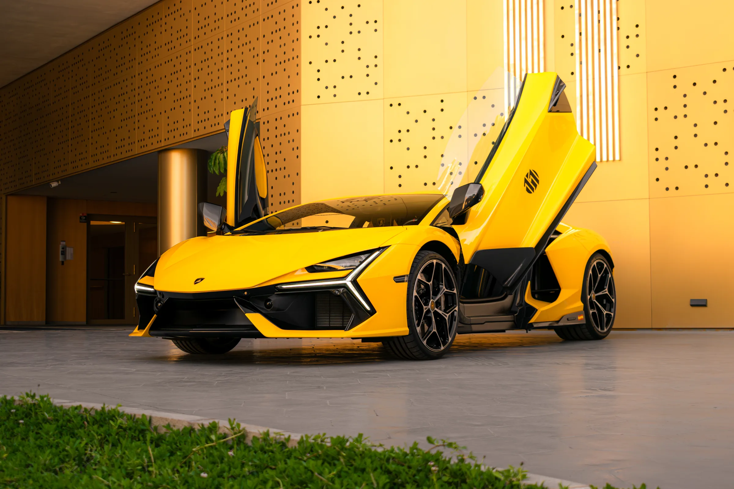Lamborghini Revuelto — 03