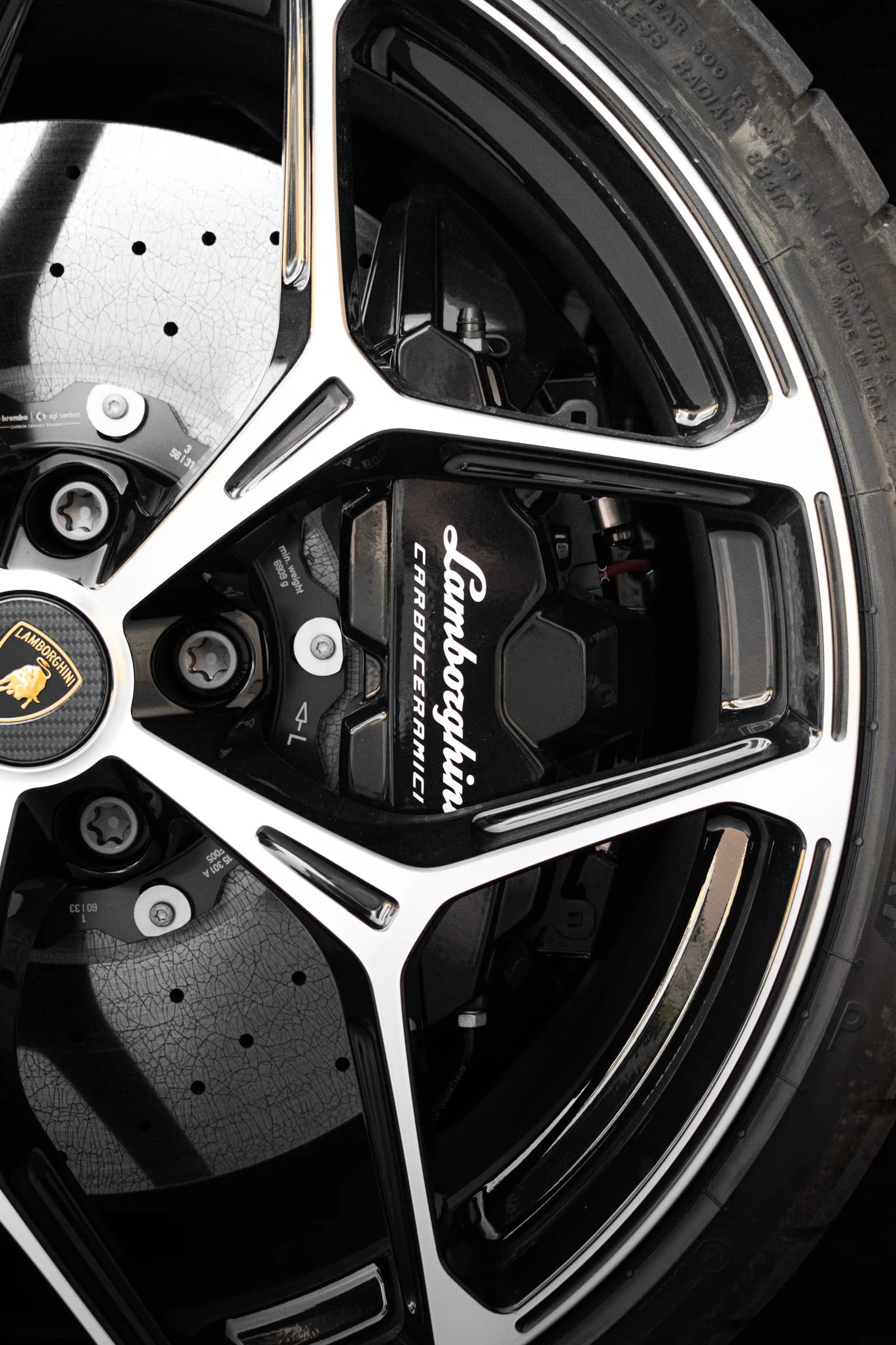 Lamborghini Revuelto — 05